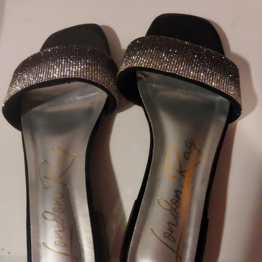 London Rag size 8 black slides